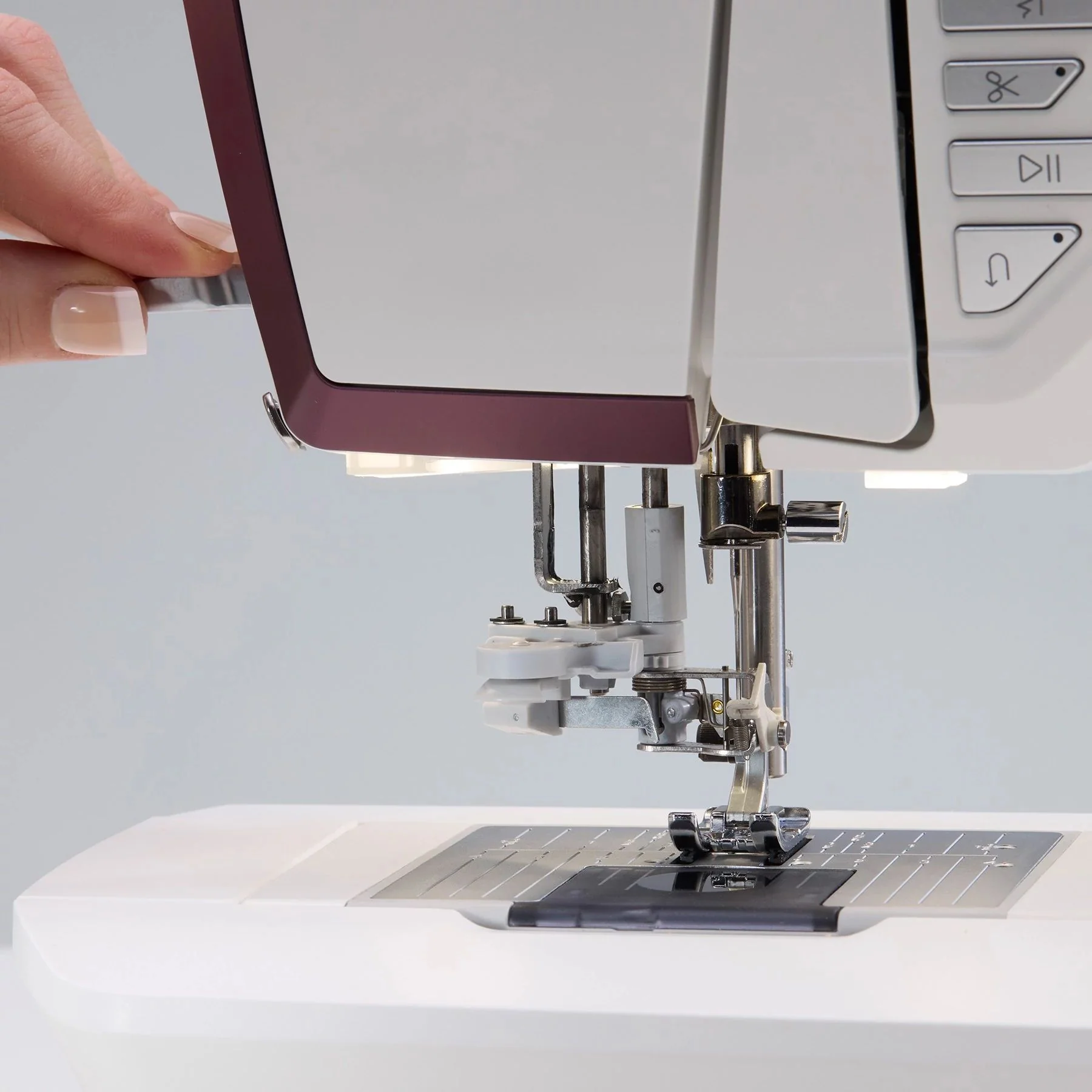 HUSQVARNA® VIKING® DESIGNER TOPAZ™ 65 Sewing & Embroidery Machine - Image 7