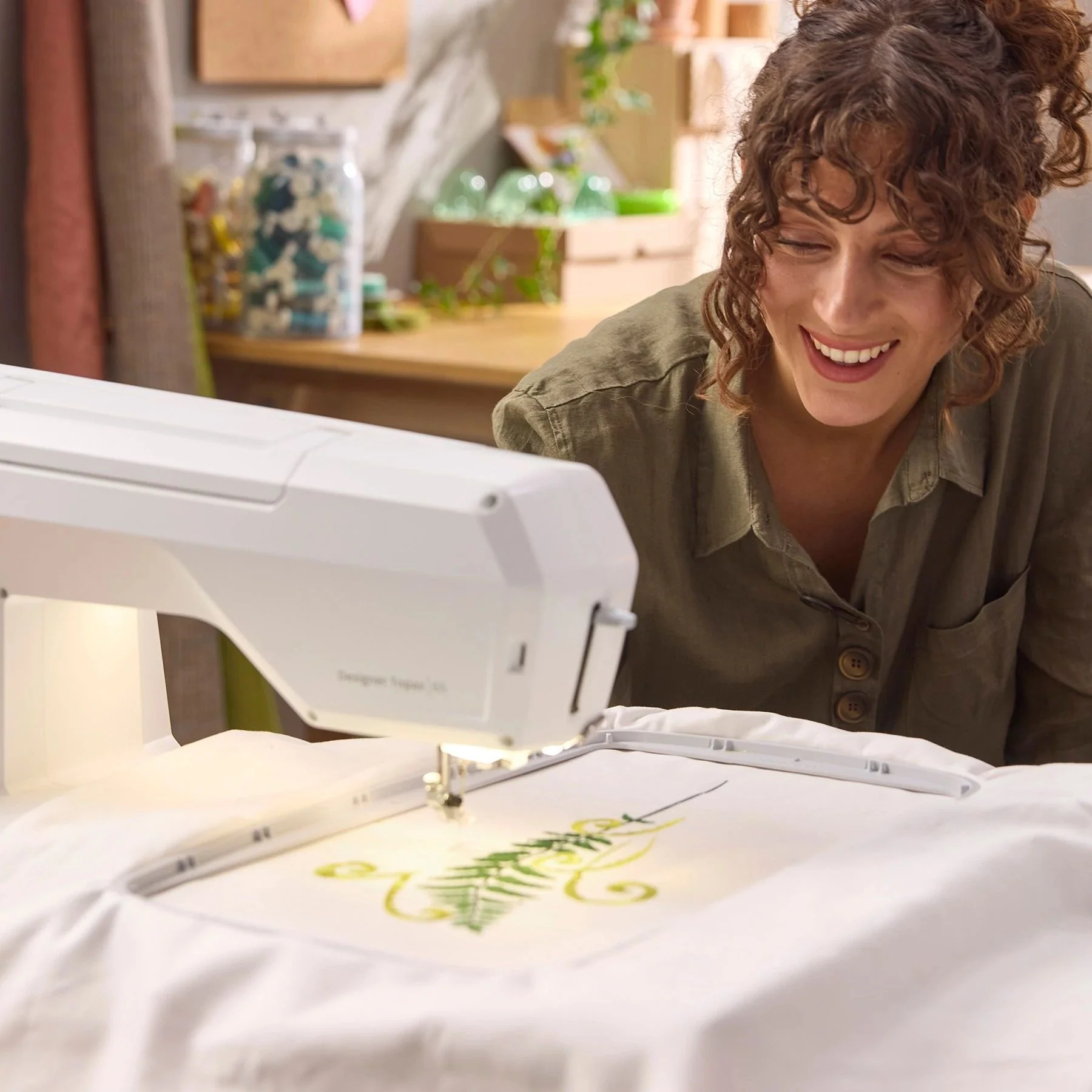 HUSQVARNA® VIKING® DESIGNER TOPAZ™ 65 Sewing & Embroidery Machine - Image 9