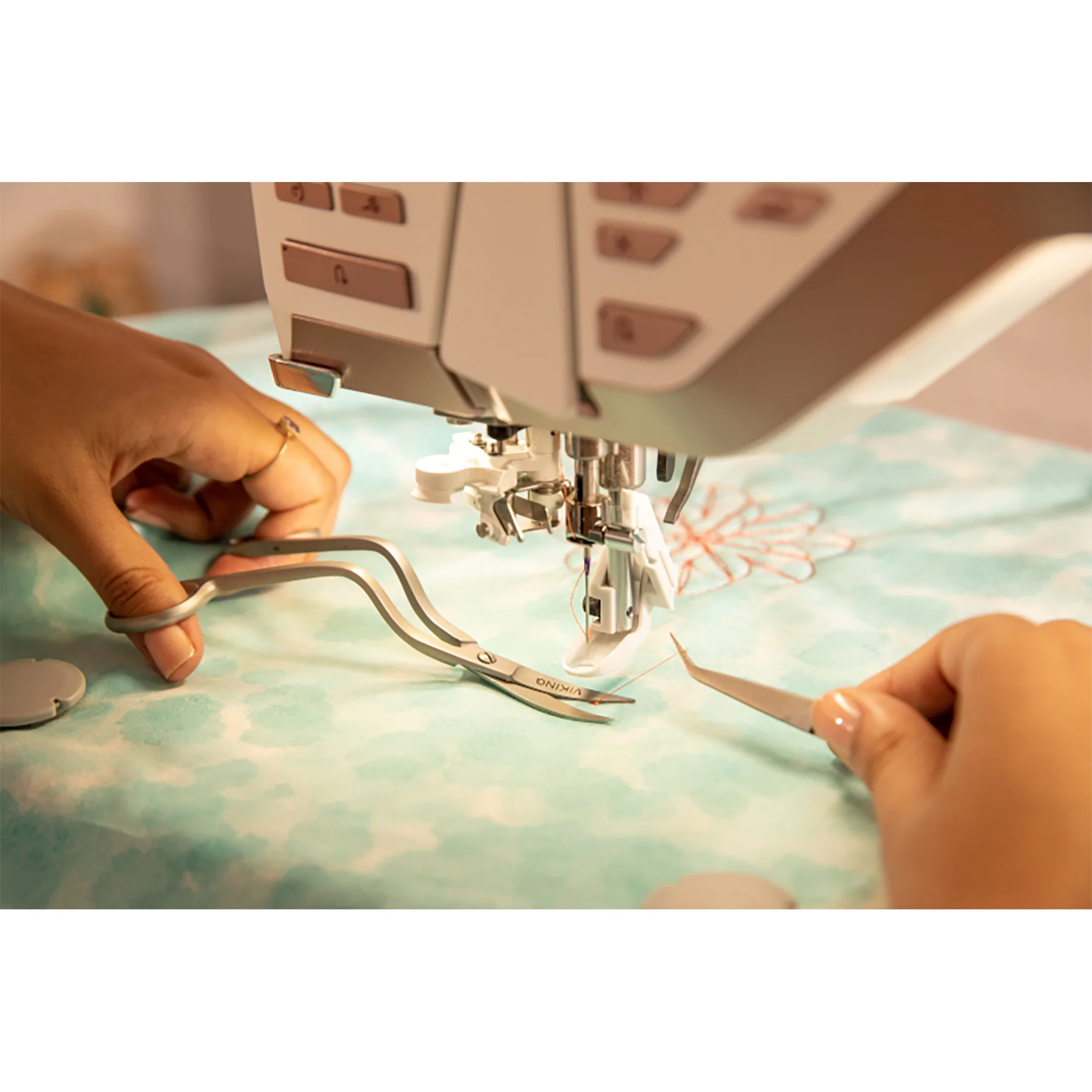 HUSQVARNA® VIKING® 15.2cm Double Curved Embroidery Scissor - Image 3
