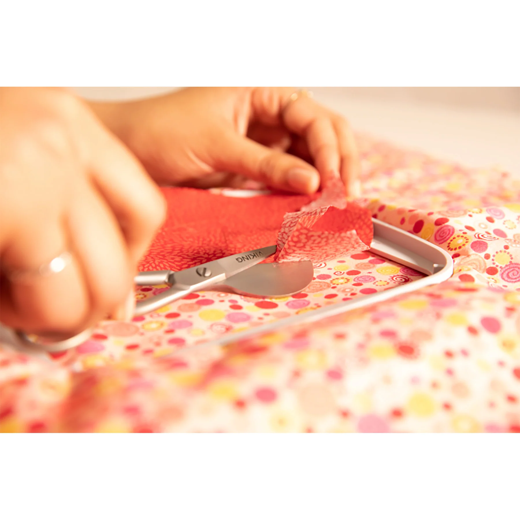 HUSQVARNA® VIKING® 15.2cm Right Hand Appliqué Scissor - Image 3