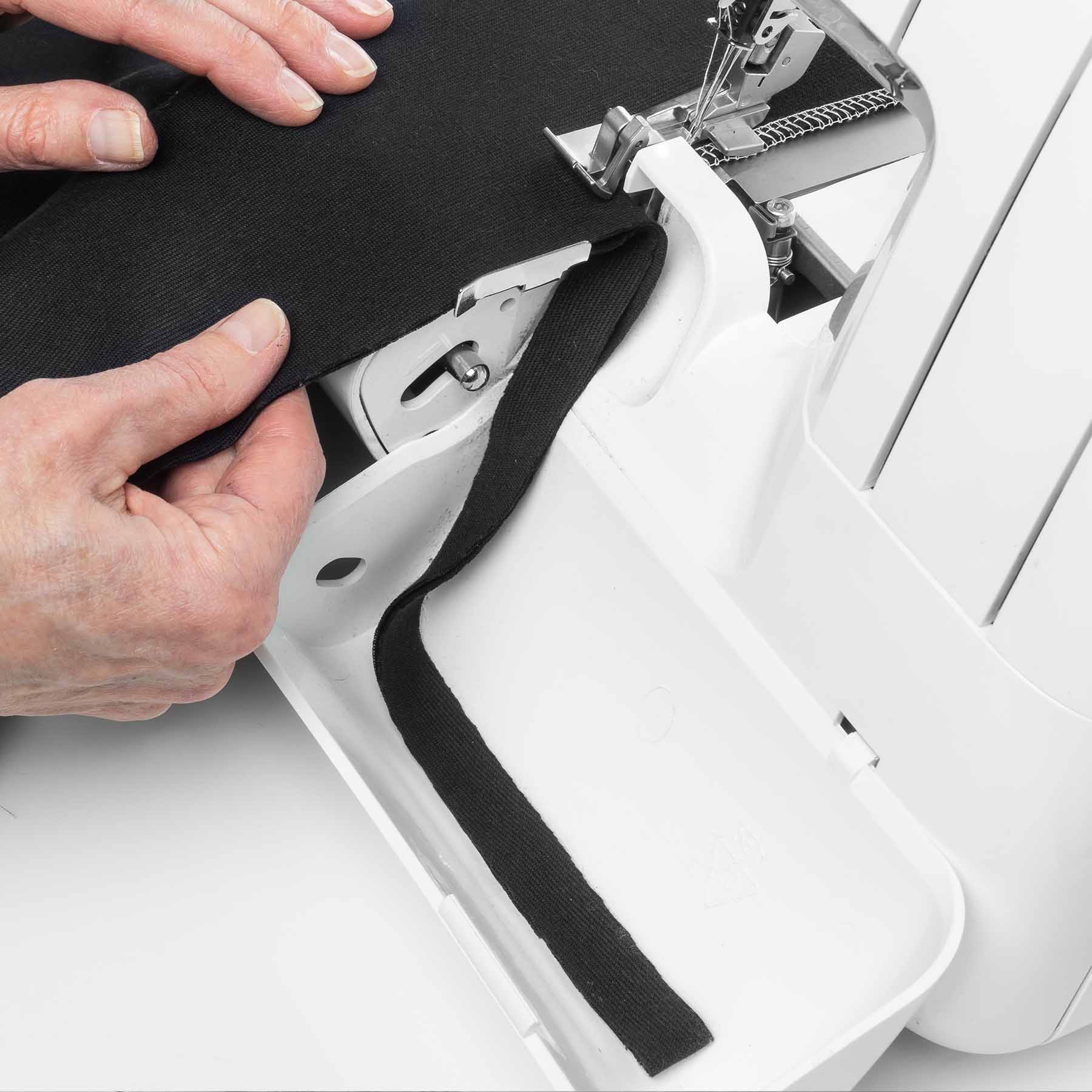 HUSQVARNA® VIKING® AMBER™ S | 100 Overlock Machine - Image 4