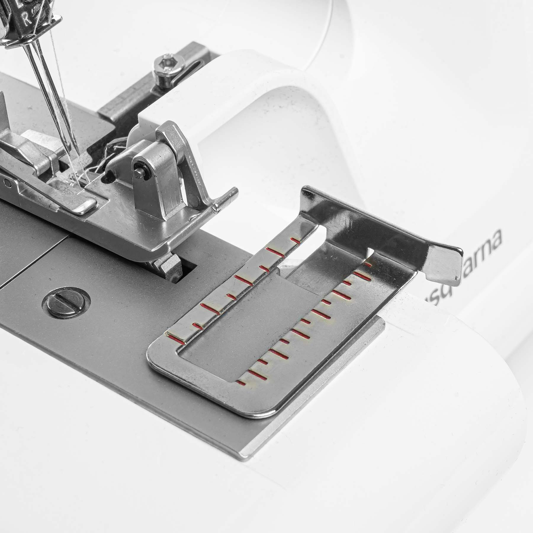 HUSQVARNA® VIKING® AMBER™ S | 100 Overlock Machine - Image 9