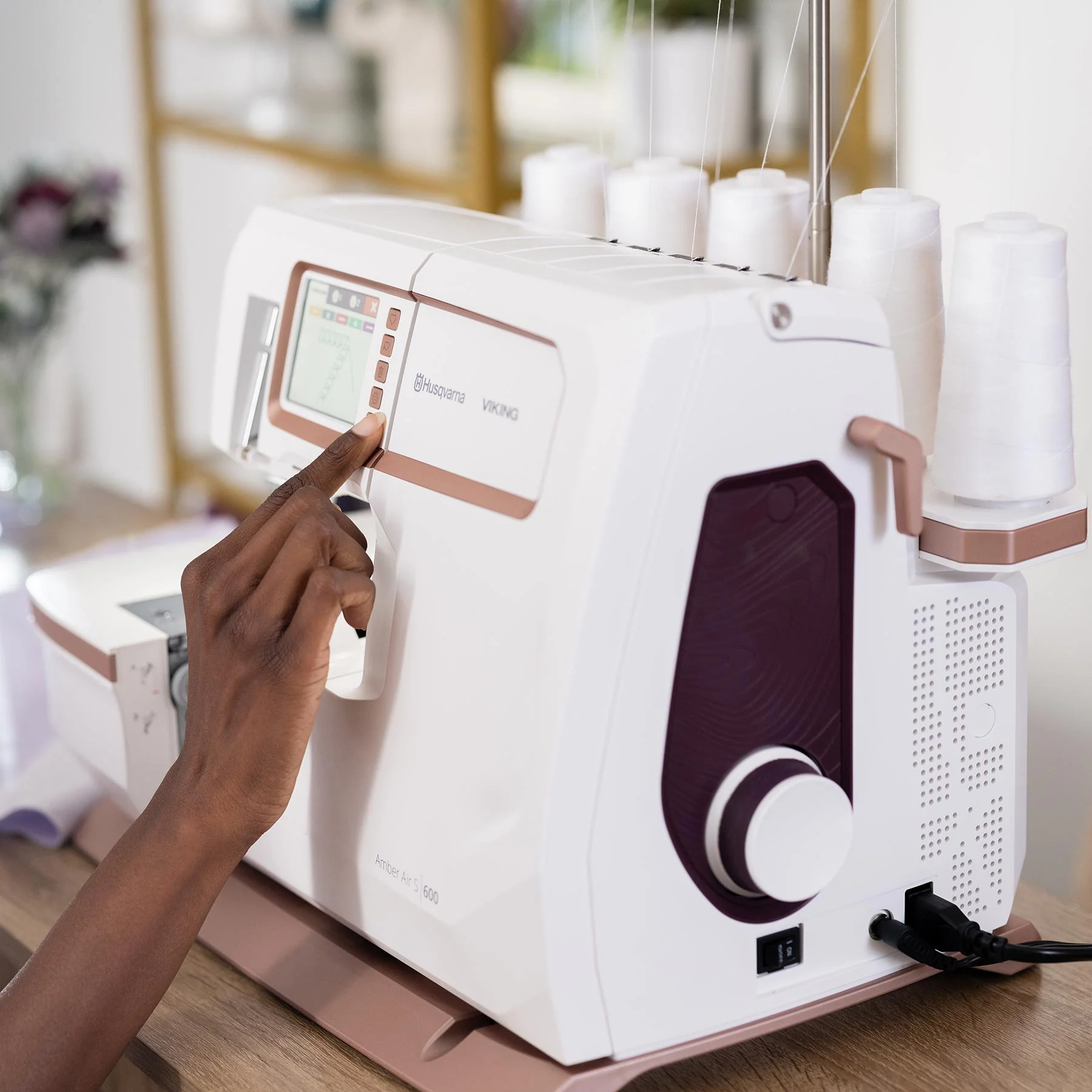 HUSQVARNA® VIKING® AMBER™ Air S | 600 Coverlock Machine - Image 5