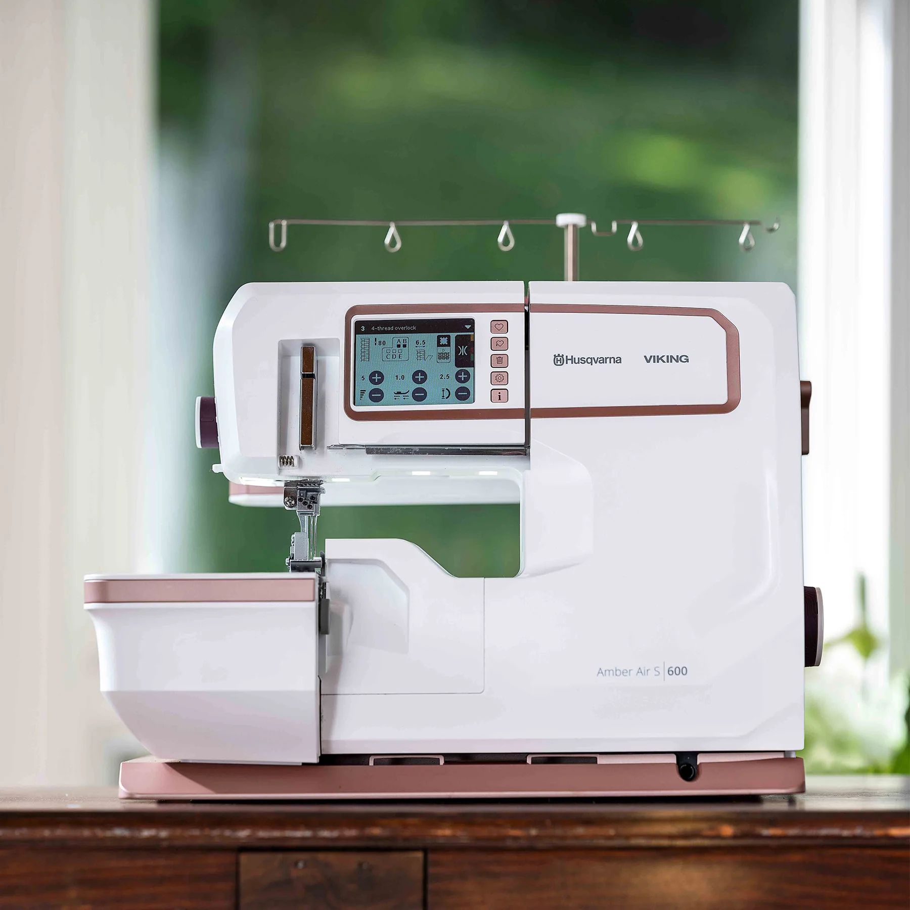 HUSQVARNA® VIKING® AMBER™ Air S | 600 Coverlock Machine - Image 9