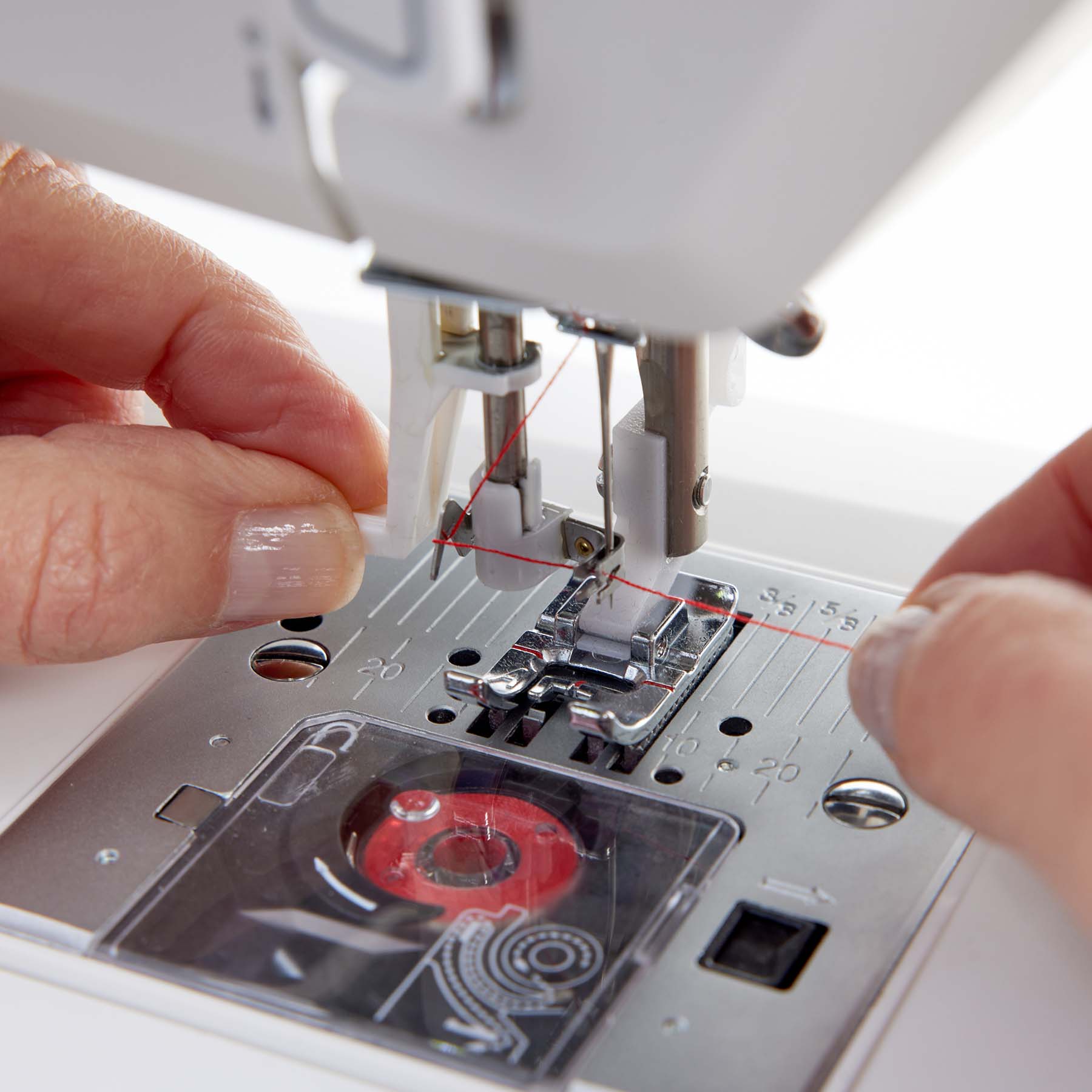 HUSQVARNA® VIKING® ONYX™ 15 Sewing Machine - Image 3