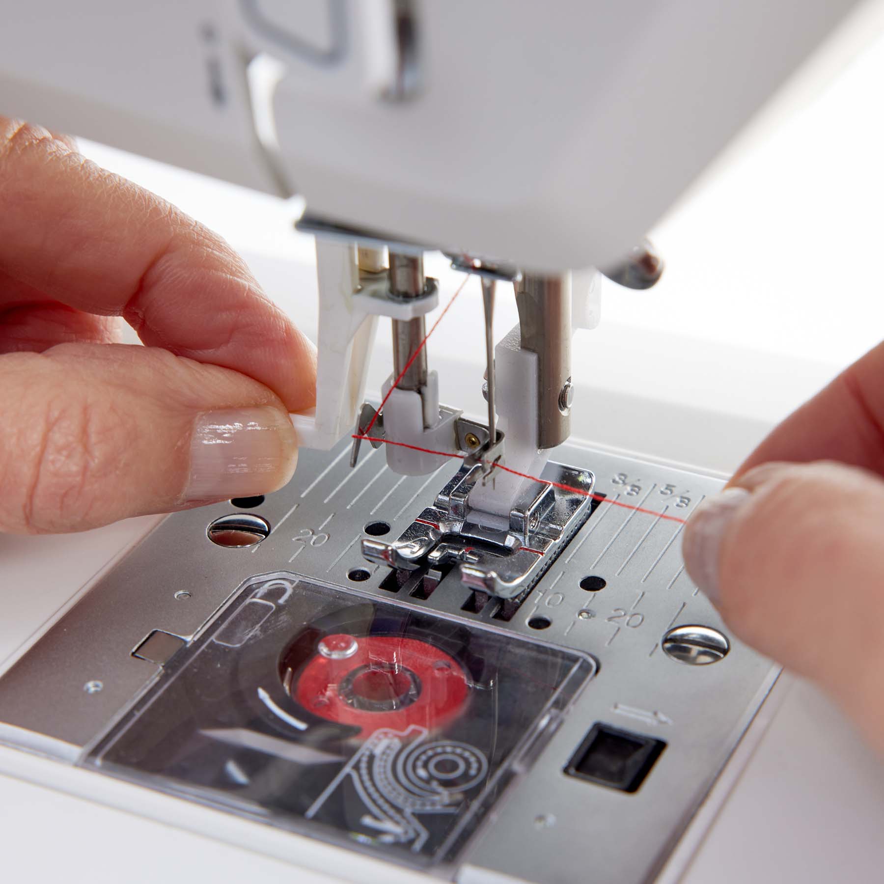 HUSQVARNA® VIKING® ONYX™ 25 Sewing Machine - Image 3