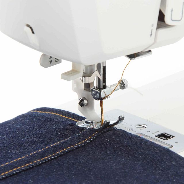 HUSQVARNA® VIKING® ONYX™ 30 Sewing Machine - Image 7