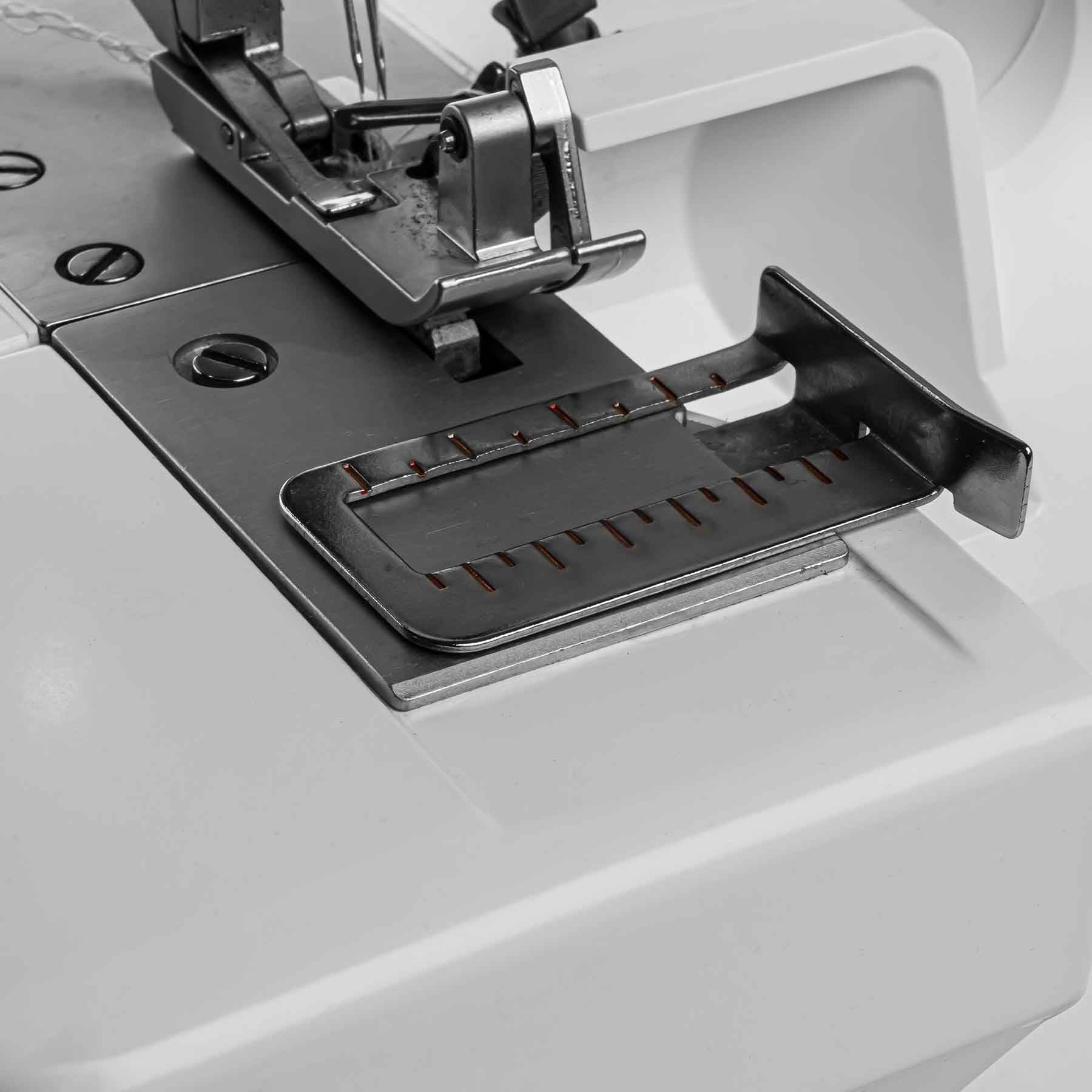 PFAFF® admire™ 1000 Overlock Machine - Image 10