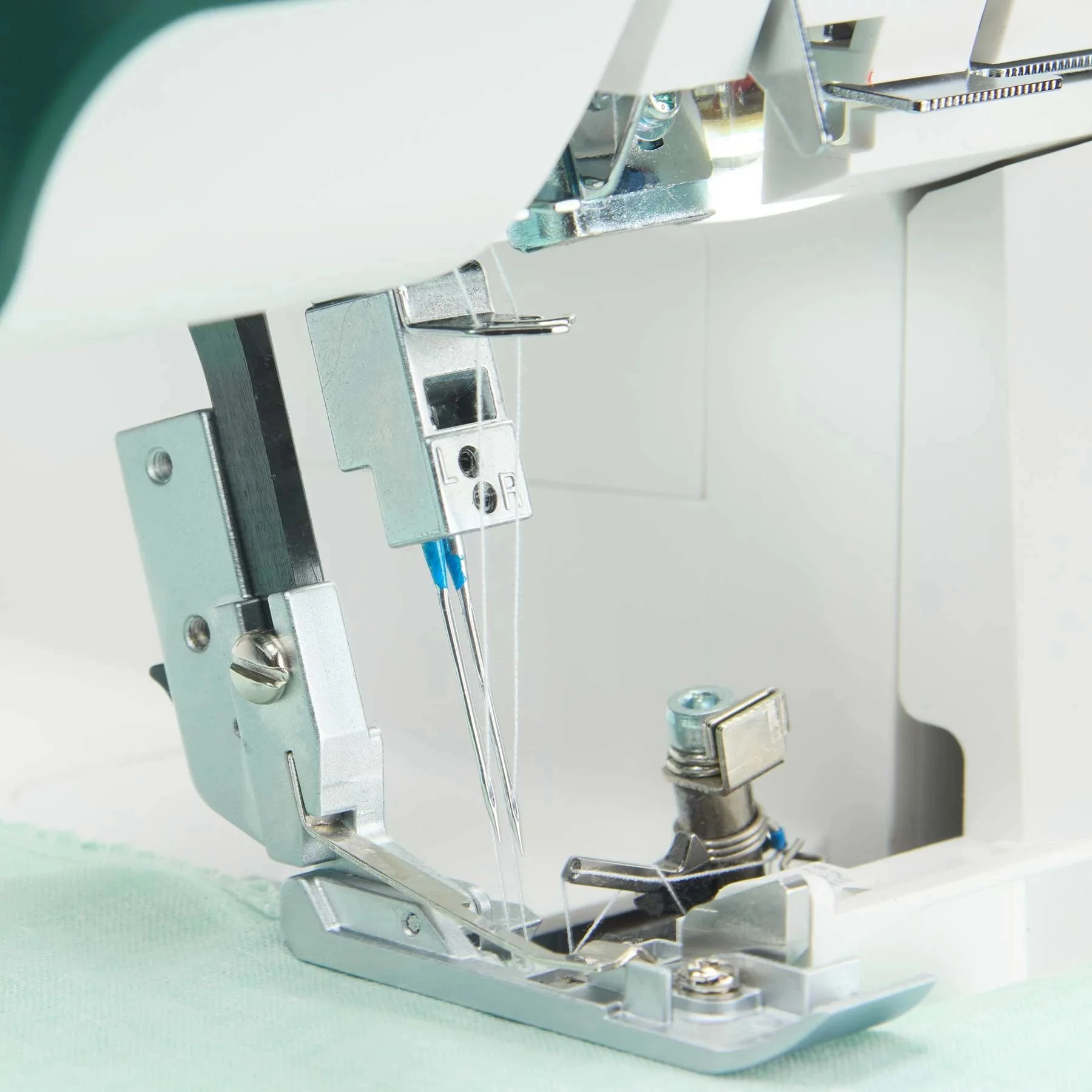 PFAFF® admire™ 3000 Overlock Machine - Image 3
