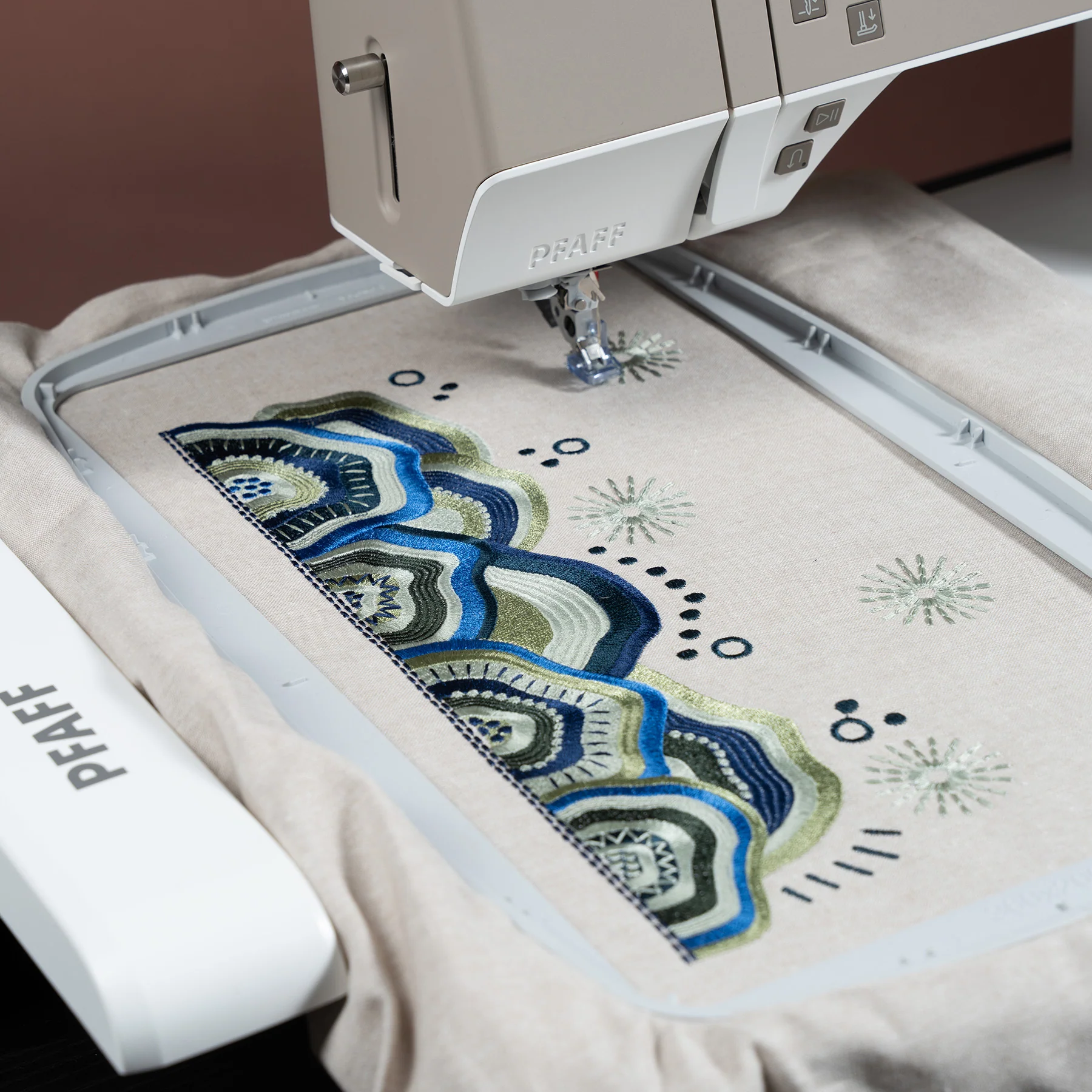 PFAFF® creative elevate™ 680 Sewing & Embroidery Machine - Image 16