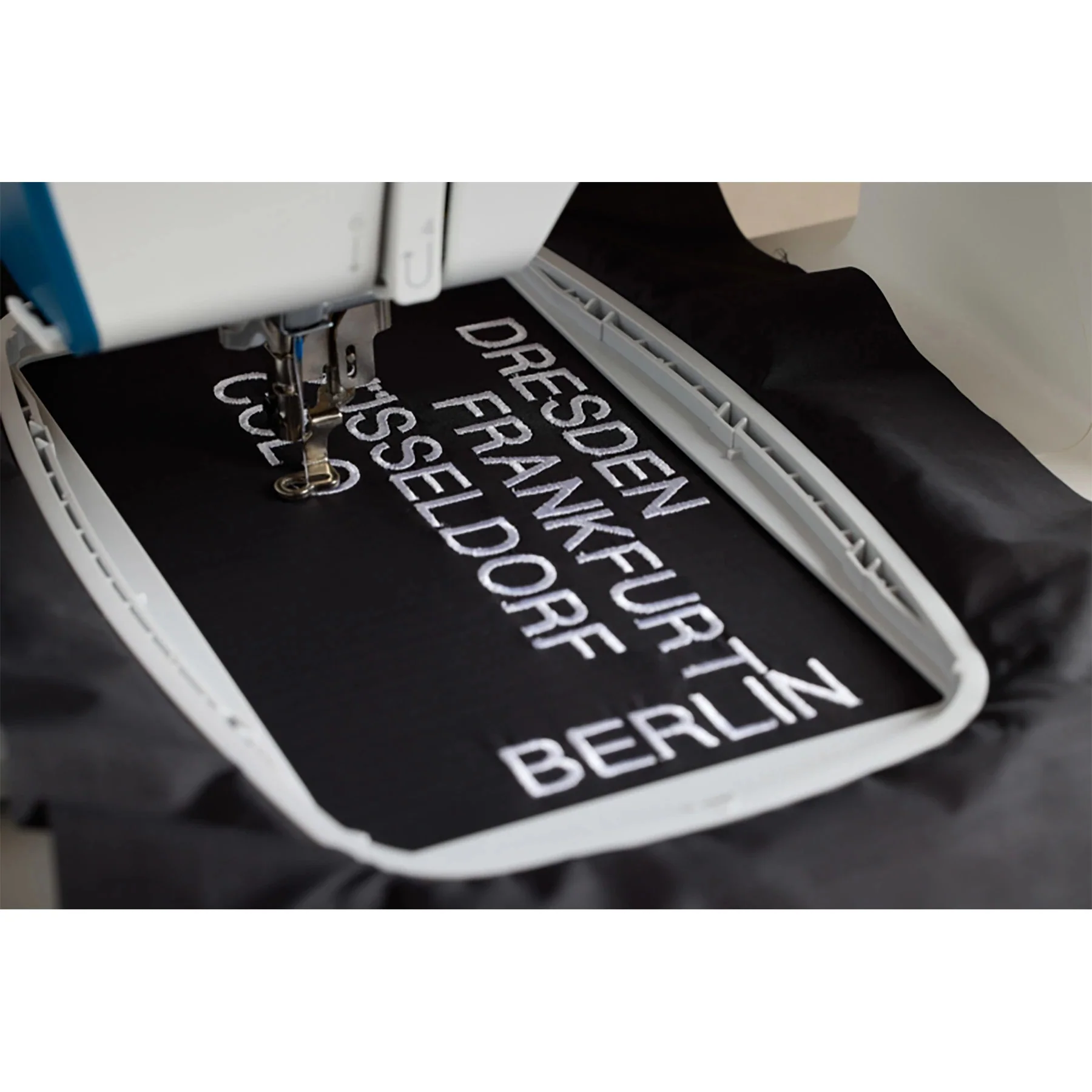 PFAFF® creative expect™ 350 Sewing & Embroidery Machine - Image 3