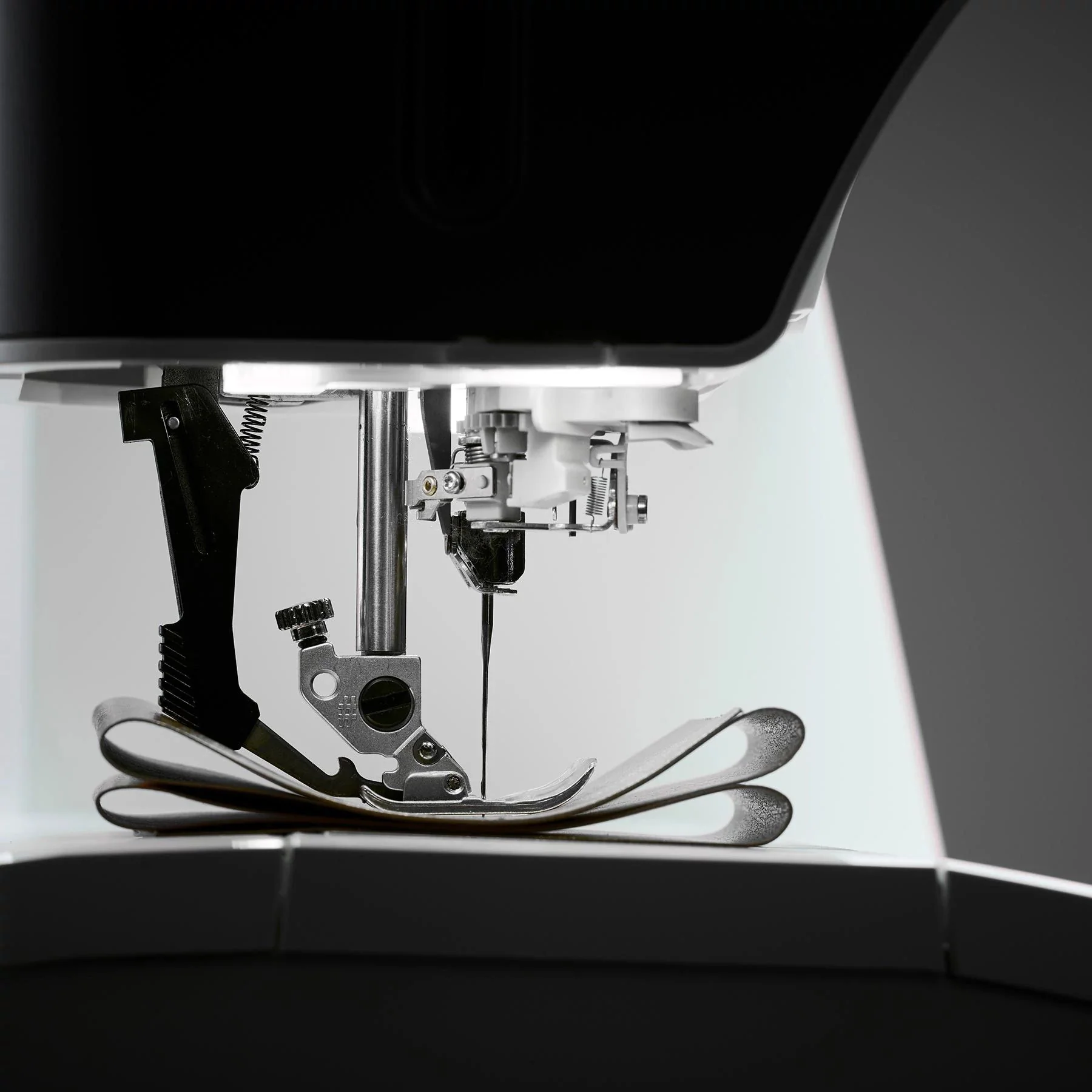 PFAFF® quilt expression™ 725 Sewing Machine - Image 14