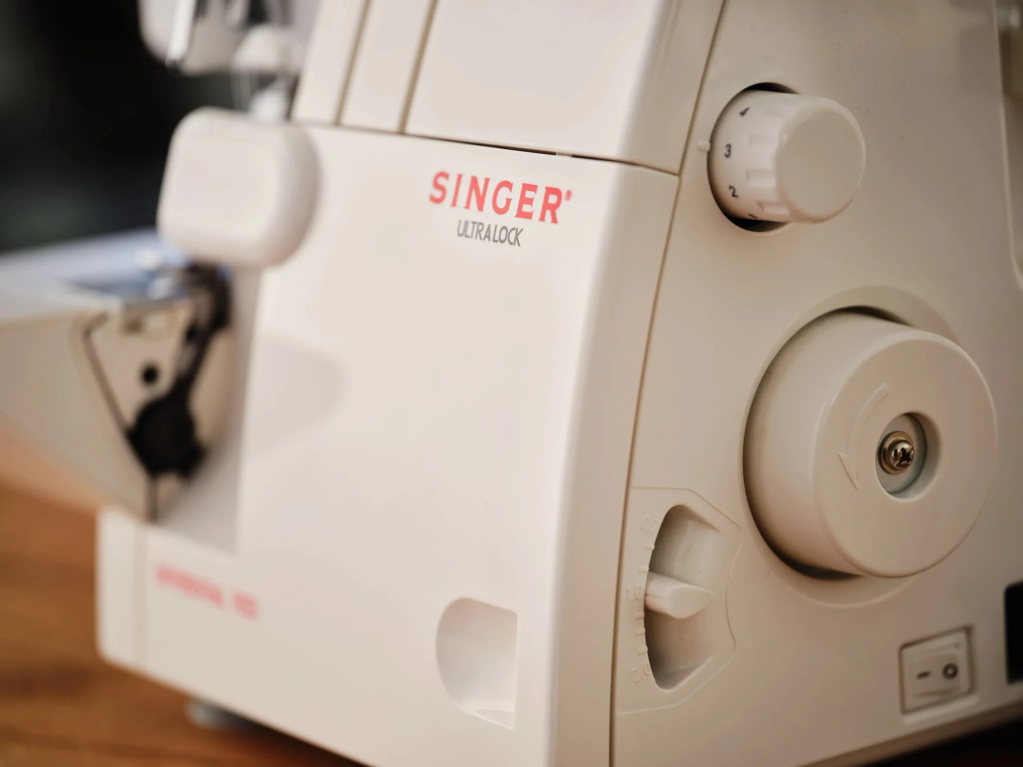 SINGER® 14SH654 Serger - Image 4