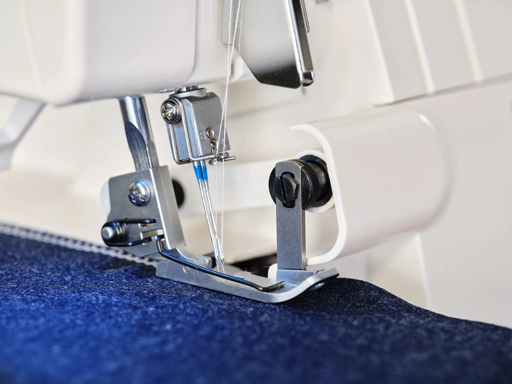 SINGER® 14SH654 Serger - Image 5